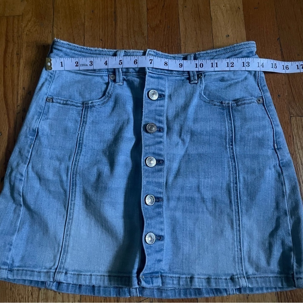 American Eagle Button Front Mini Denim Skirt Size 6 - Picture 2 of 6